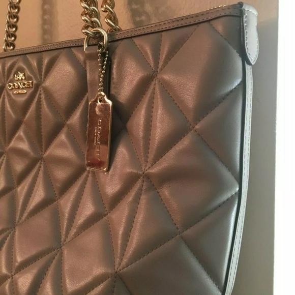 COACH F3D6661 Ava Chain Tote in Quilted Leather - Picture 7 of 8